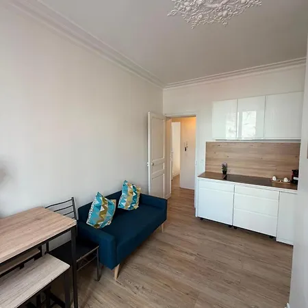3 Bedroom Near Paris Appartement Suresnes